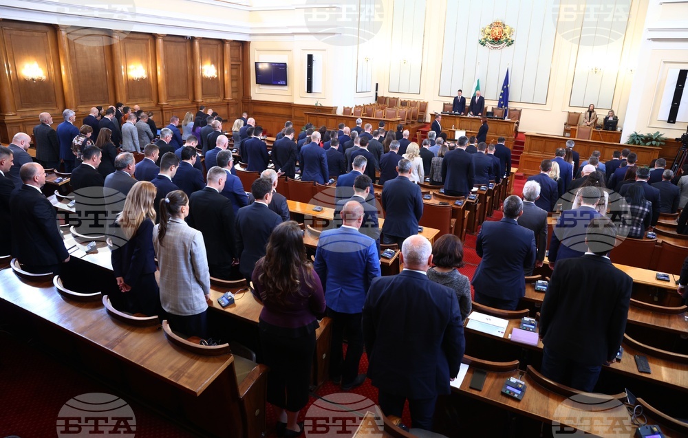 Парламент - извънредно заседание - минута мълчание