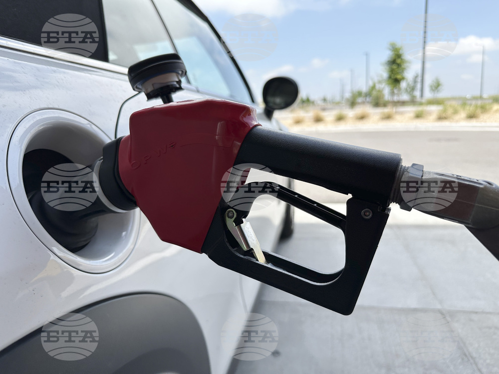 Руското енергийно министерство внесе предложение за предсрочно вдигане на забраната за износ на бензин за рафинериите, пише Ройтерс