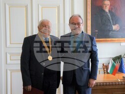 Снимка: БАН - Академик Васил Николов удостоен с почетен знак на БАН „Марин Дринов на лента“