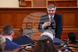 Парламент - извънредно заседание - Мустафа Карадайъ