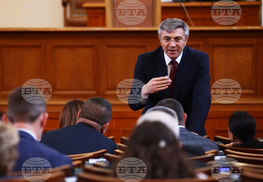 Парламент - извънредно заседание - Мустафа Карадайъ