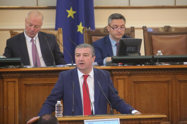 Предложение на БСП осигури по-евтин ток за училища, болници, църкви, музеи и семейни фирми