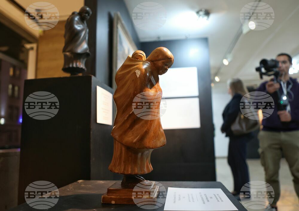 Уникални творби, подарени от своите автори на Националния дарителски фонд „13 века България“, са изложени в галерия „Средец“