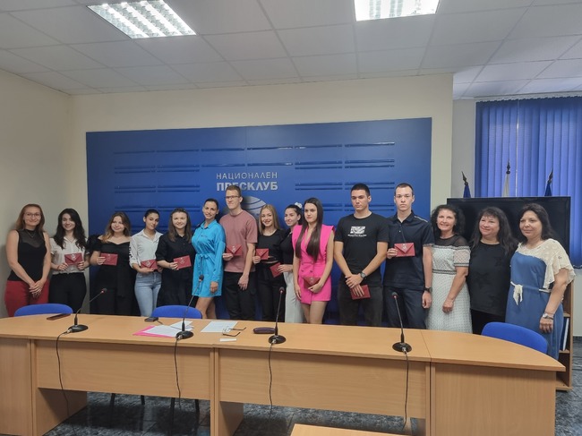 Лайънс клуб Плевен Мизия връчва награди на изявени зрелостници от плевенски училища