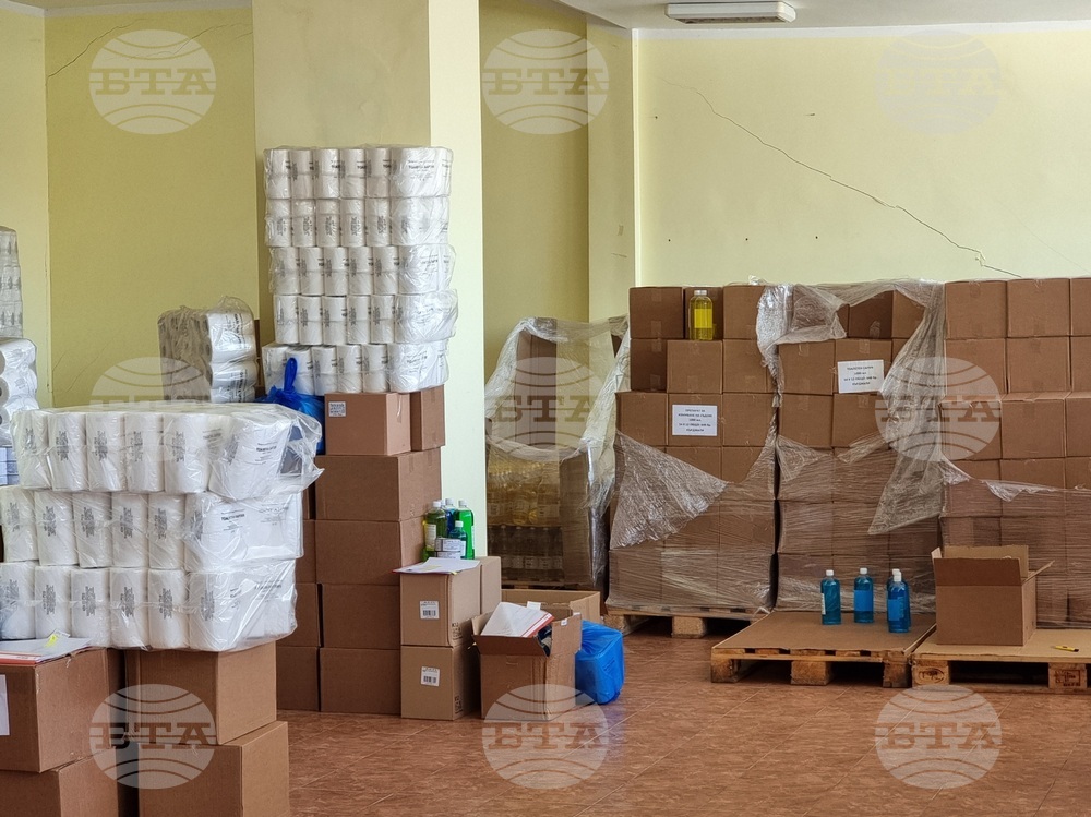 Кърджали - БЧК - раздаване на продукти