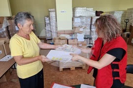 Кърджали - БЧК - раздаване на продукти