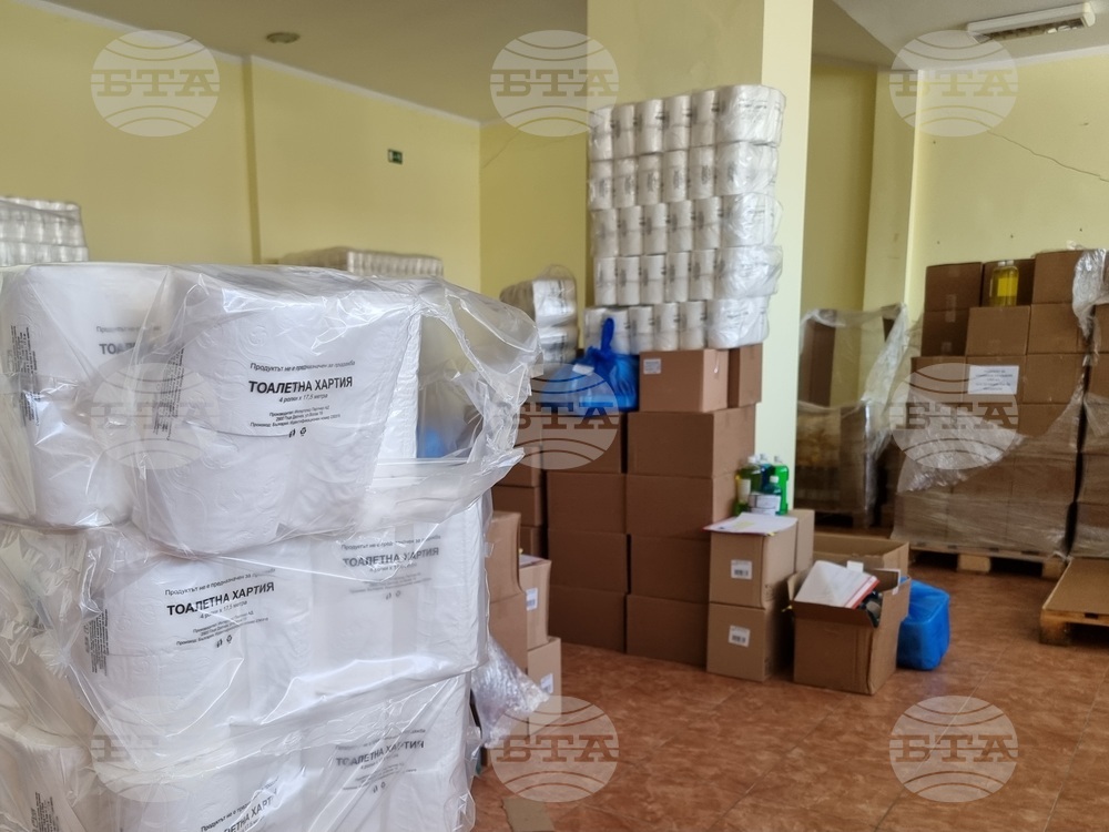 Кърджали - БЧК - раздаване на продукти