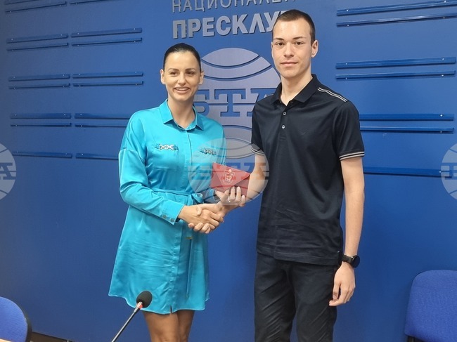 Национален пресклуб на БТА Плевен - зрелостници - награждаване