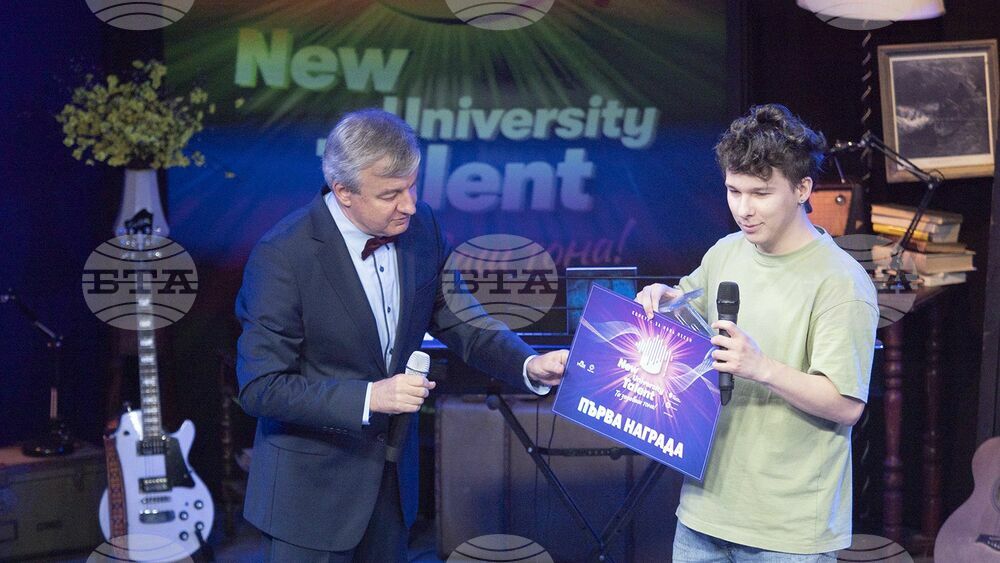 Младият музикант Ангел Проданов е победител в конкурса за нова песен New University Talent