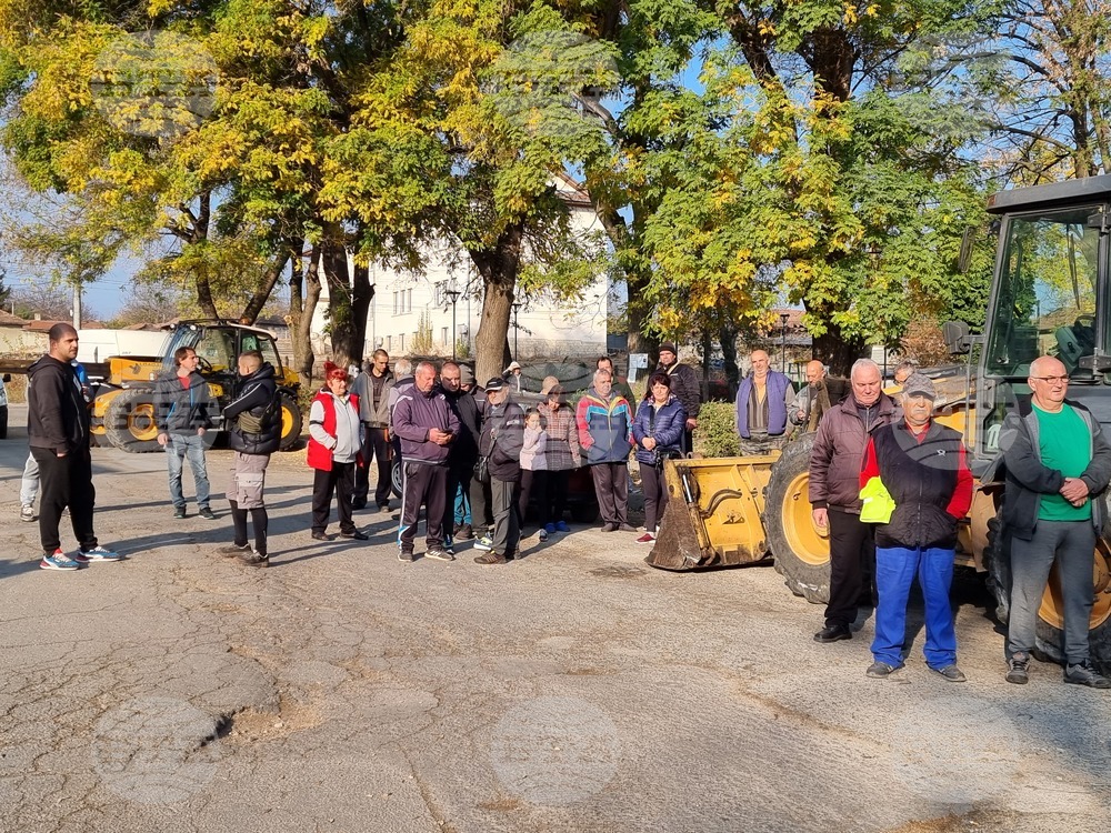 Жителите на Славяново излязоха на протест с искане за ремонт на републикански път