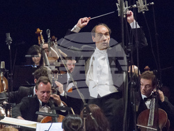 Маестро Емил Табаков ще води Софийската филхармония на 13 ноември