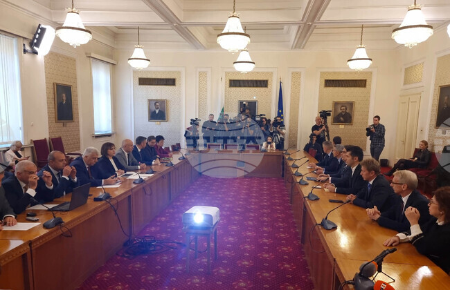 Парламент - БСП - Продължаваме Промяната - бюджет - среща
