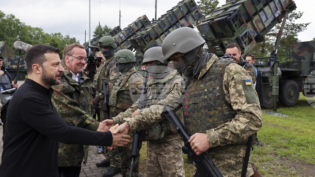 НАТО обяви, че по новия финансов план за Украйна ще бъдат съгласувани редовни и големи оръжейни доставки