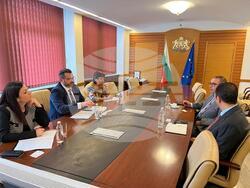 Заместник-министъра на земеделието Георги Събев и президентa на Конфедерацията на гражданските предприятия на Тунис „Конект интернасионал” Фуед Гедиш, който е на посещение у нас.