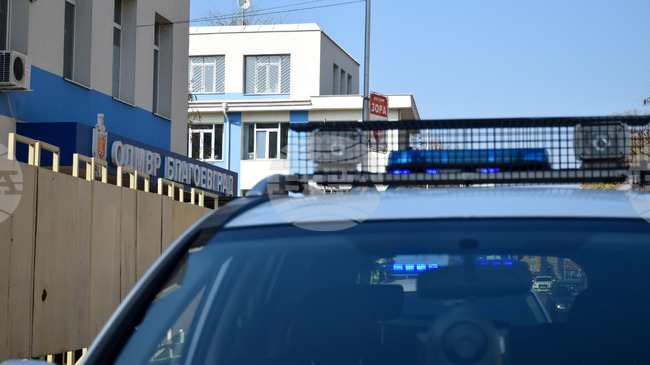 Задържан е 45-годишен мъж от Благоевград, в чийто лек автомобил е намерено наркотично вещество
