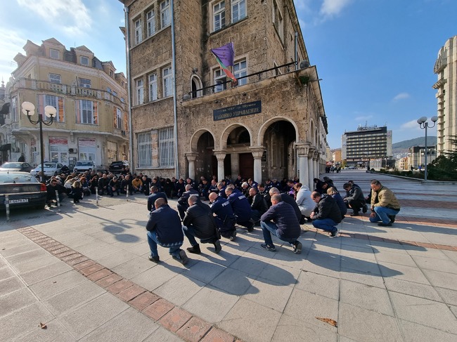 Служителите на Областната дирекция на МВР в Шумен почетоха паметта на загиналия им колега на границата