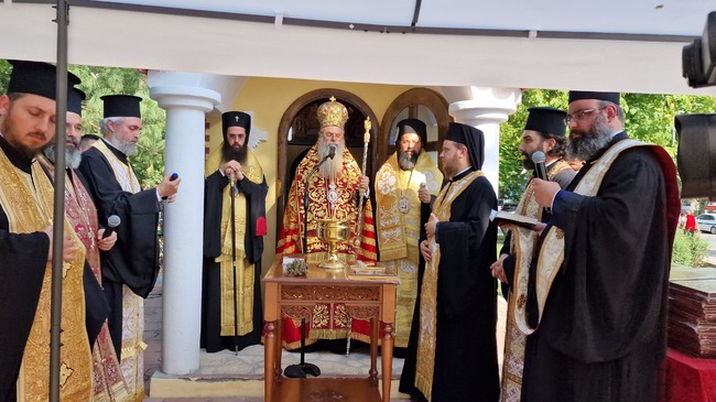 Пловдивският митрополит Николай освети новия параклис "Свети архиепископ Лука" при ДКЦ V в Пловдив
