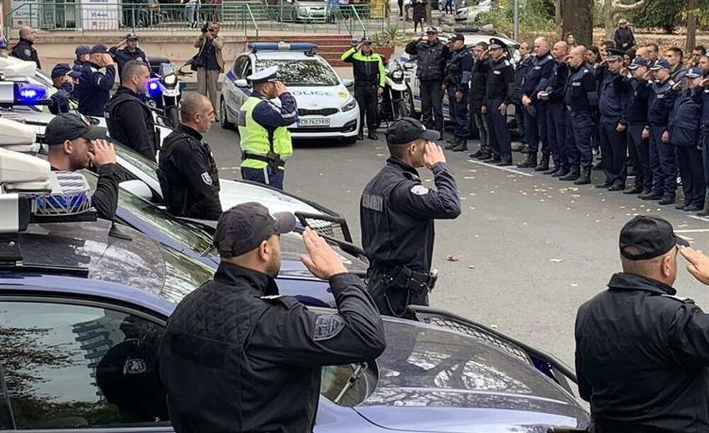 Почит пред паметта на загиналия при изпълнение на служебния си дълг младши инспектор Петър Бъчваров