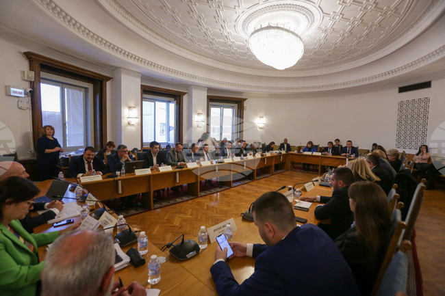 Парламент - Комисия по регионална политика, благоустройство и местно самоуправление