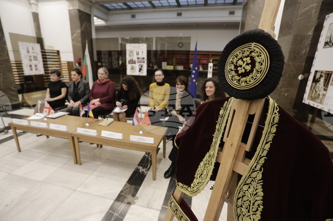 Национална библиотека - "Богатство от цветове и традиции" - изложба