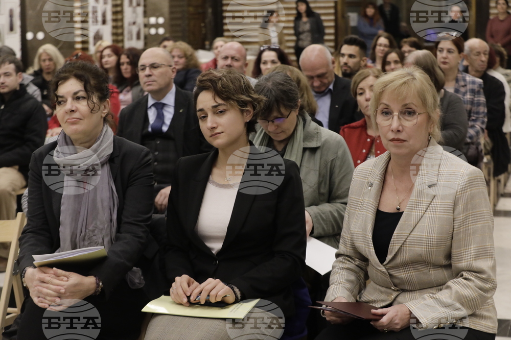 Национална библиотека - "Богатство от цветове и традиции" - изложба