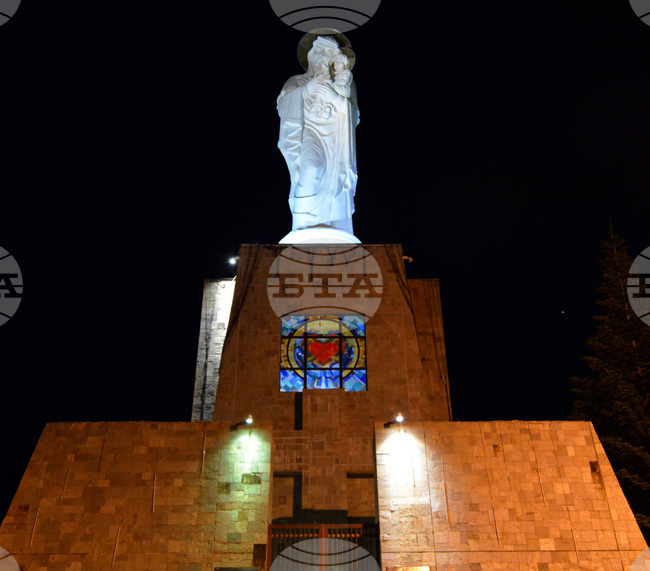 Световен ден на рекордите на Гинес - Хасково - Монумент Света Богородица с Младенеца
