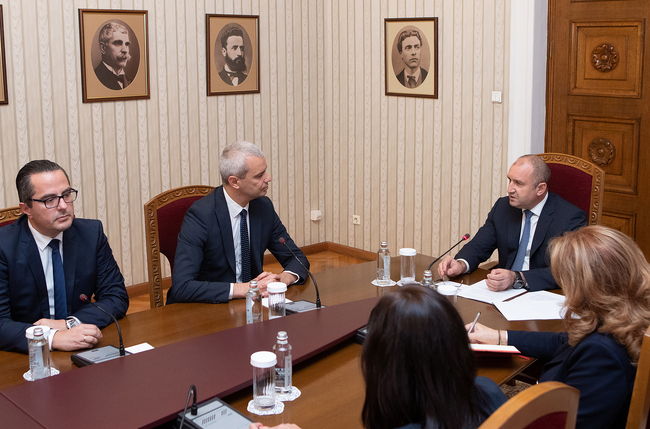 Румен Радев: Парламентарно представените партии носят отговорност за конструктивно и отговорно отношение към важните задачи пред Народното събрание