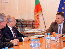 Снимка: Министерство на транспорта и съобщенията - среща между вицепремиера по икономическите политики и министър на транспорта и съобщенията Христо Алексиев с генералния директор на Турските държавни железници Хасан Пезюк 