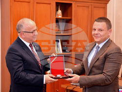 Снимка: Министерство на транспорта и съобщенията - среща между вицепремиера по икономическите политики и министър на транспорта и съобщенията Христо Алексиев с генералния директор на Турските държавни железници Хасан Пезюк 