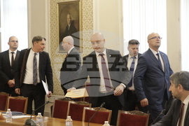 Парламент - Комисия по конституционни въпроси