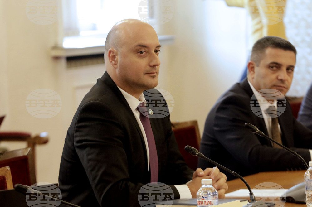 Парламент - Комисия по конституционни въпроси