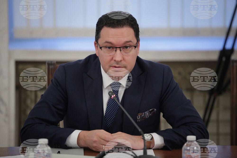 Парламент - комисия- заседание - Даниел Митов