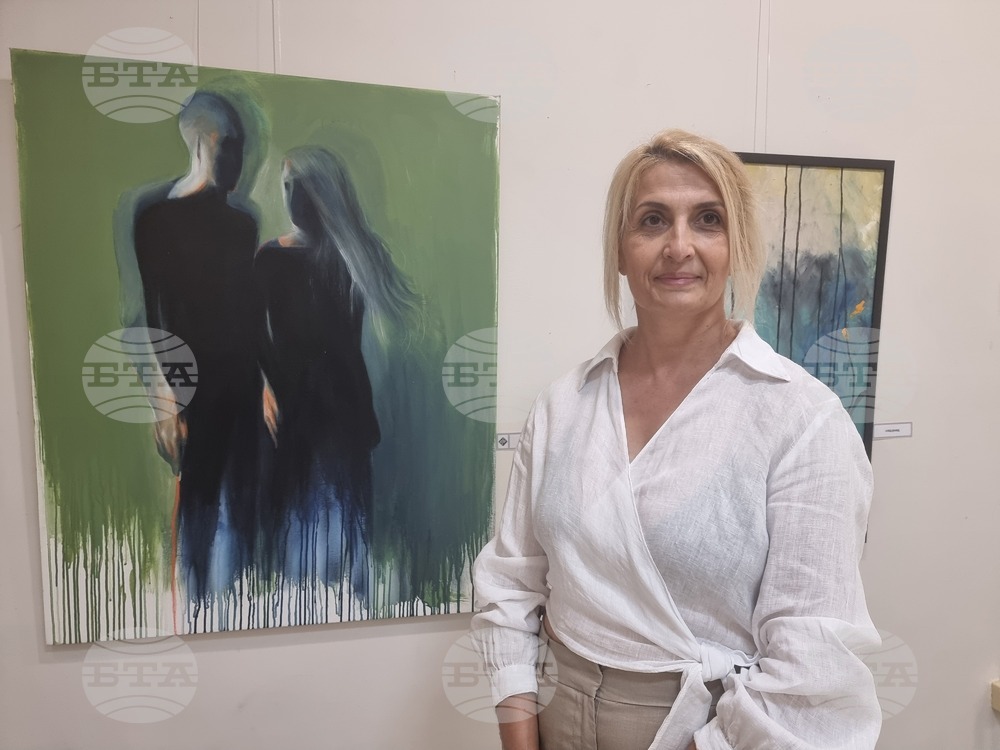 Плевенската художничка Румяна Живкова представя изложба с живописни картини и икони