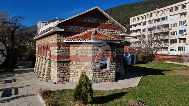 Благотворителна изложба „Градините на Богородица“ ще събира средства за ремонт на параклиса „Св. Мина“ в Сливен