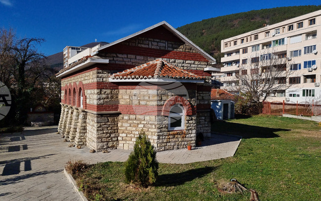 Благотворителна изложба „Градините на Богородица“ ще събира средства за ремонт на параклиса „Св. Мина“ в Сливен