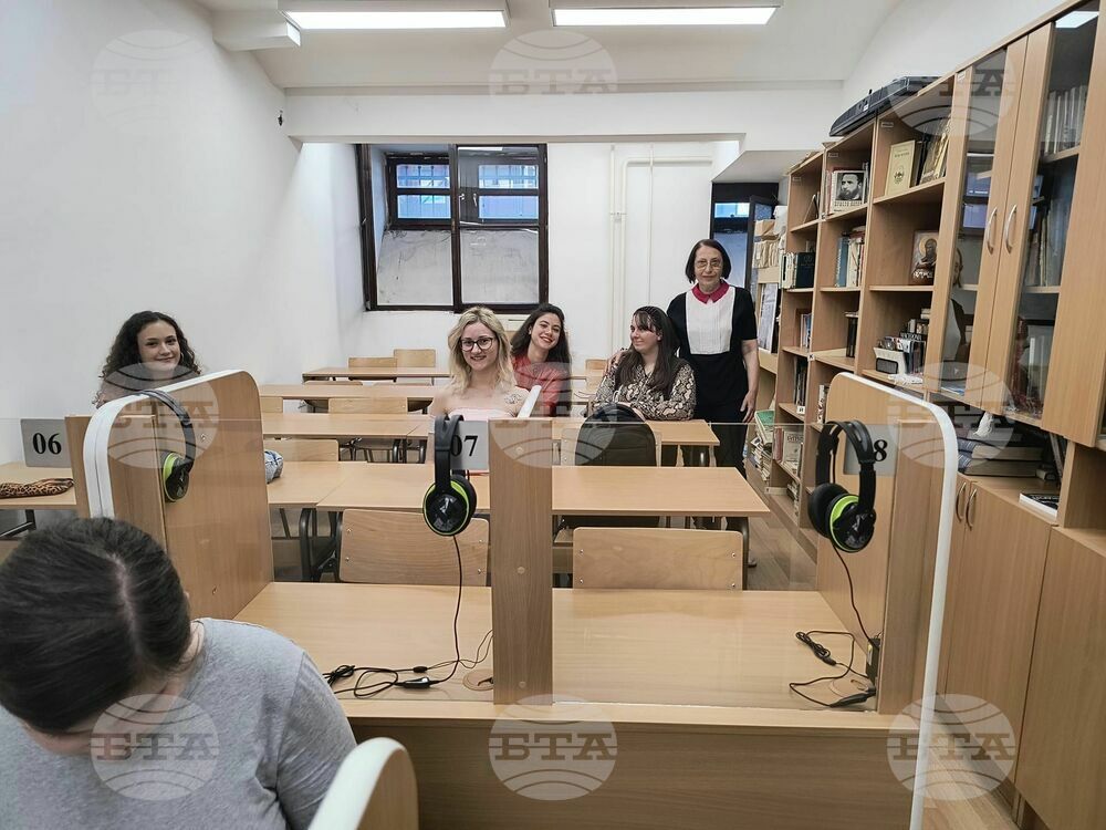 Студенти българисти от Белградския университет се включиха в празнична кампания „Написаното остава. Пиши правилно!“