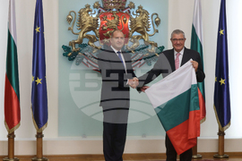 Румен Радев - Българска антарктическа експедиция - флаг