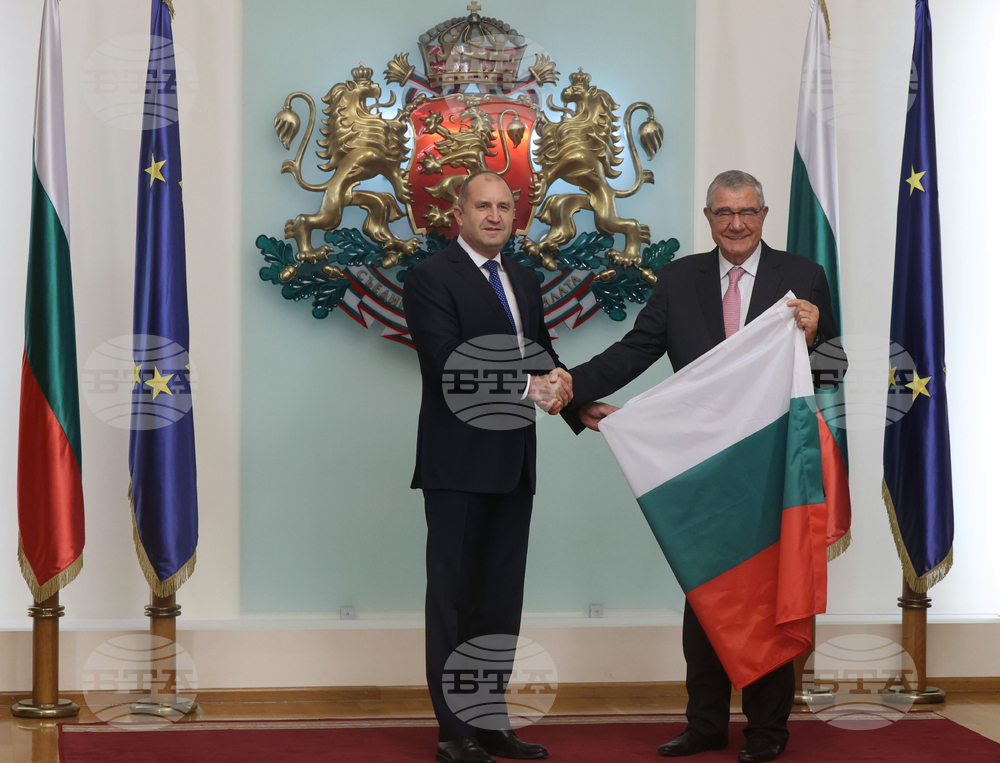 Румен Радев - Българска антарктическа експедиция - флаг