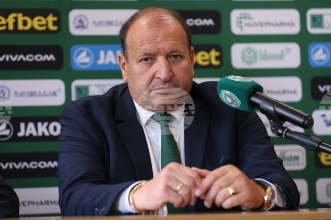 Лудогорец спира изходящите трансфери, в първенството няма да спазва правилото за определен брой българи на терена, обясни Георги Караманджуков