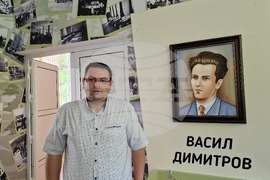 Мадан - гимназия с образите на Кирил и Методий, Паисий Хилендарски, д-р Петър Берон