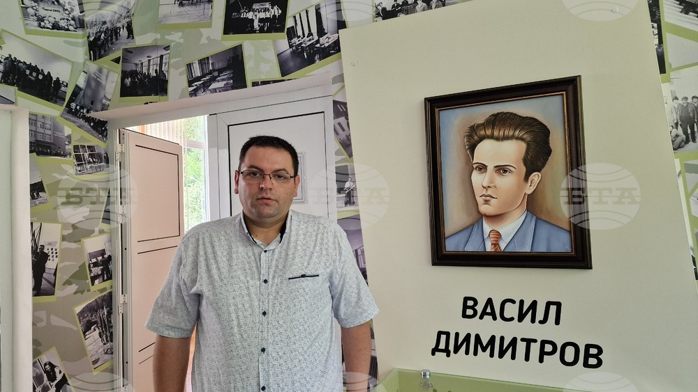 Мадан - гимназия с образите на Кирил и Методий, Паисий Хилендарски, д-р Петър Берон