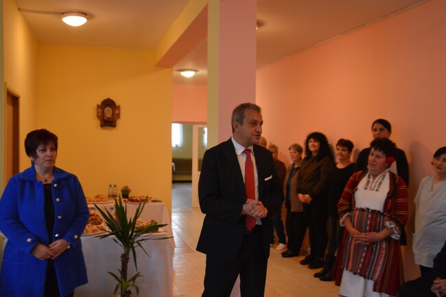  Кметът Илко Стоянов уважи възрастните хора с деменция в Дома в с. Падеш навръх патронния празник на социалното заведение