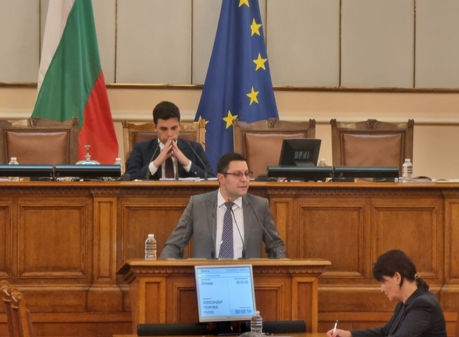 Министър Пулев: Осемнадесет инвестиционни проекти за над 1 млрд. лв. и близо 2000 нови работни места са постъпили  за сертифициране в МИР