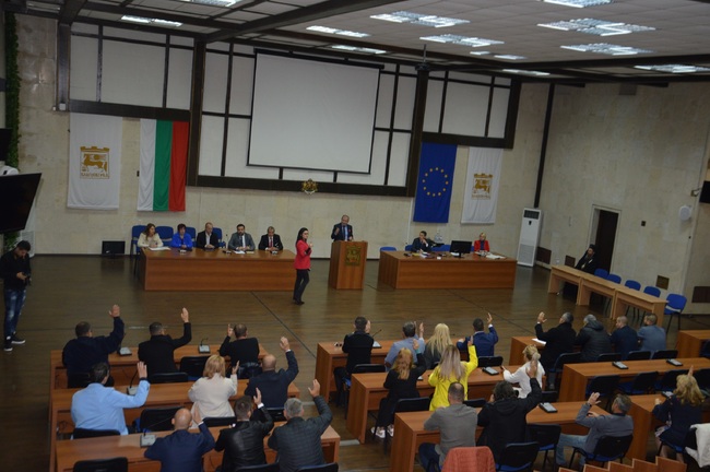 Навръх християнския празник св. Мина! По предложение на кмета на Благоевград Илко Стоянов общинските съветници дадоха съгласие да бъде дарена земя на Неврокопската митрополия за изграждането на нов православен храм