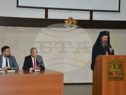 По предложение на кмета на Благоевград Илко Стоянов - дарена земя на Неврокопската митрополия за изграждането на нов православен храм