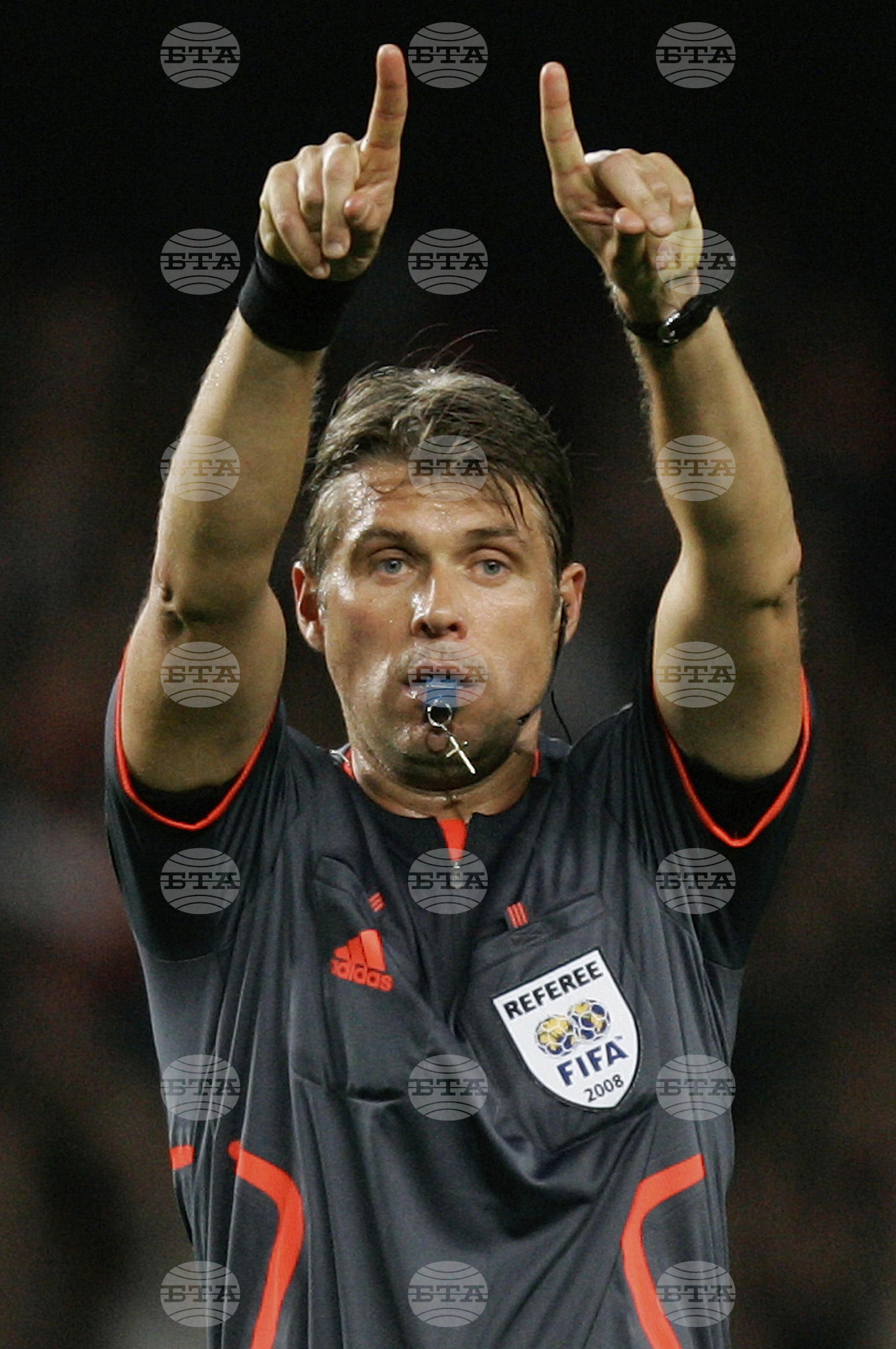 Шефът на Съдийската комисия на УЕФА Роберто Розети призна, че намесата на системата ВАР в мачовете става прекалено голяма