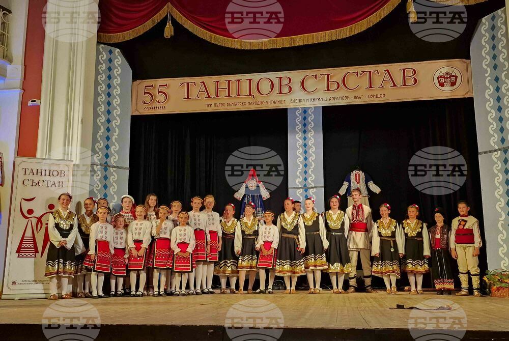 Детско-юношески танцов ансамбъл „Дунавска младост“ към свищовското читалище отпразнува 55 години от създаването си с празничен концерт