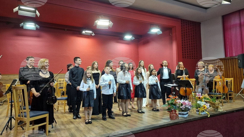 Млади таланти от музикалната школа в Разград споделиха сцената с Разградската филхармония като солисти