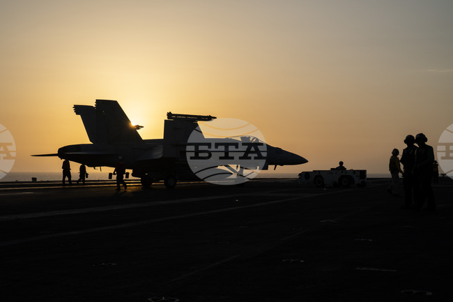 Два американски военни самолета бяха свалени над територията на Иран и над Персийския залив; Техеран издирва "вражески" пилот