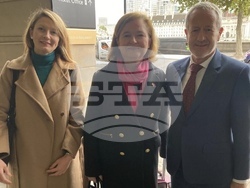 Снимка: пресофис на Цветелина Пенкова - Цветелина Пенкова, Натали Лоизо и Шон Кели 